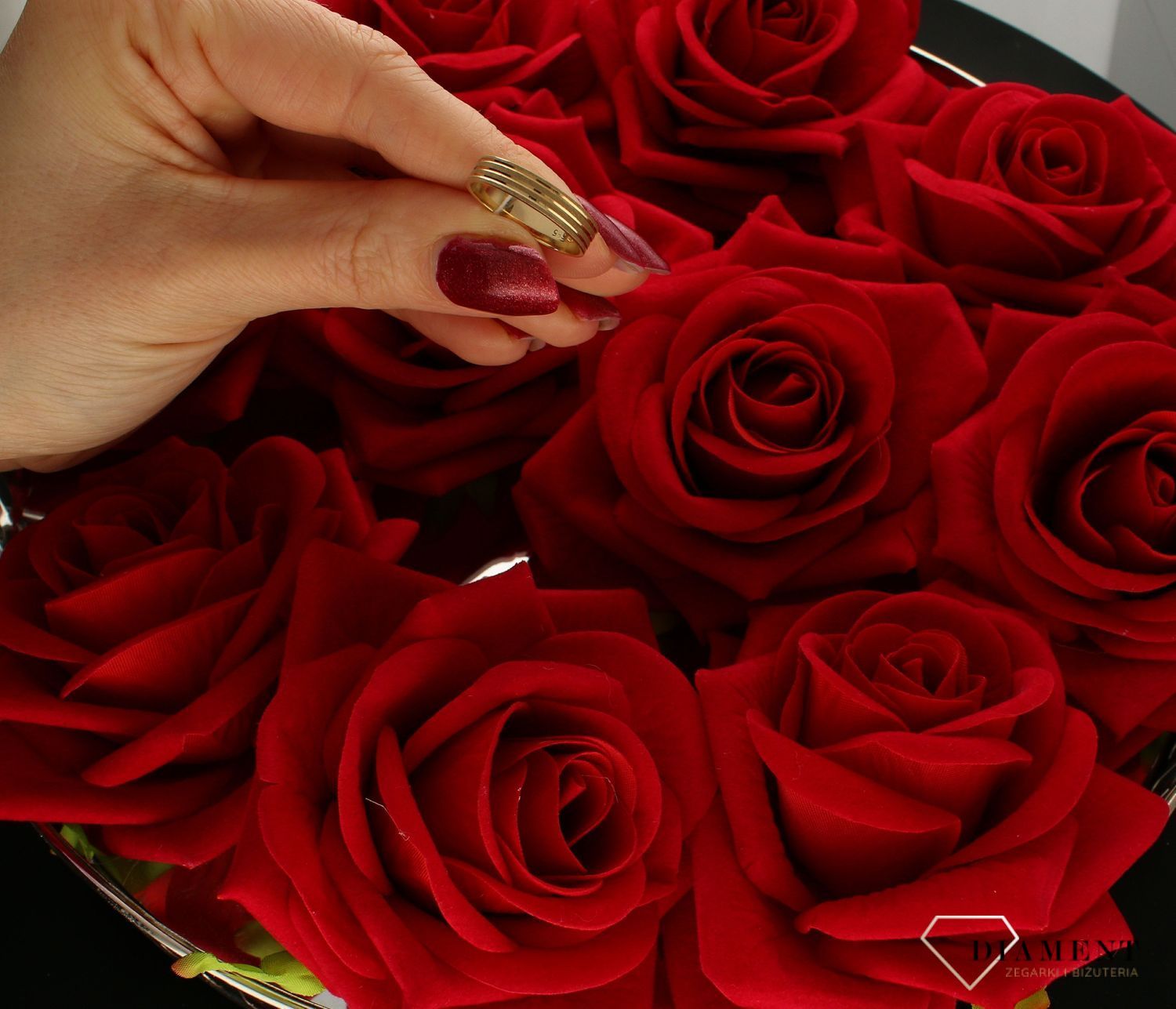 Złota obrączka damska piaskowana w paski 4 mm  Złoto 585  Rozmiar 15.jpg